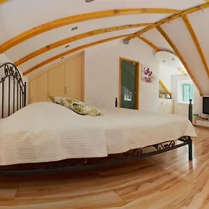 House Sandra 2 Guest house